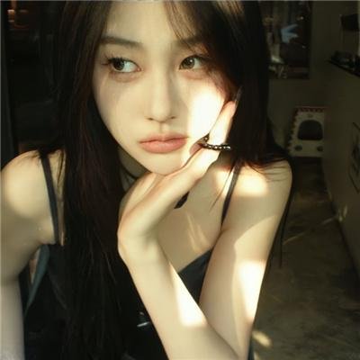 一杯咖啡与新穿的鞋子